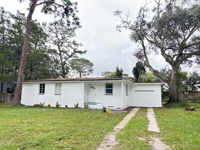 Building Photo - 5720 Cedar Park Ln