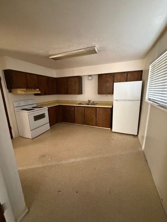 Photo - CS-1070/1080 E 800 N Bookcliff Apartments Unit Bookcliff  Apartments #8