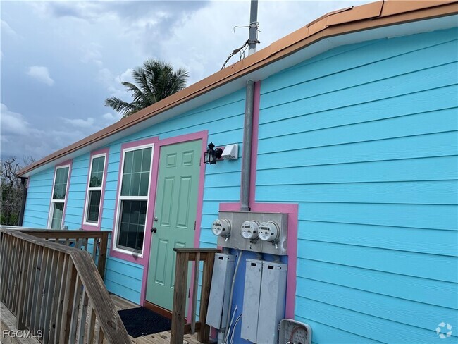 Building Photo - 4874 Pine Island Rd Rental
