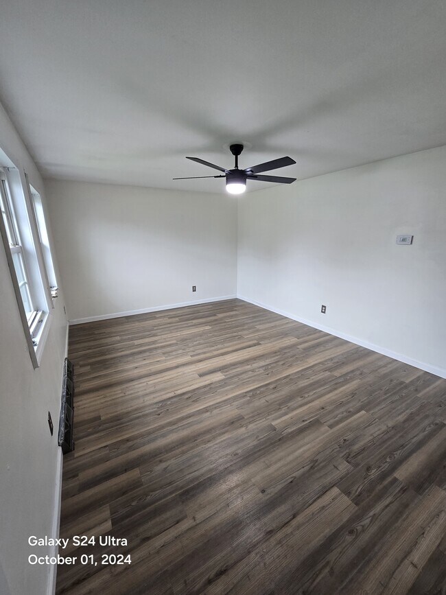 Sala de estar - 21 Cree Dr