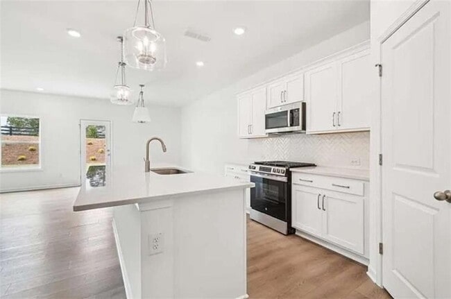 Photo - 320 Silverleaf Trl