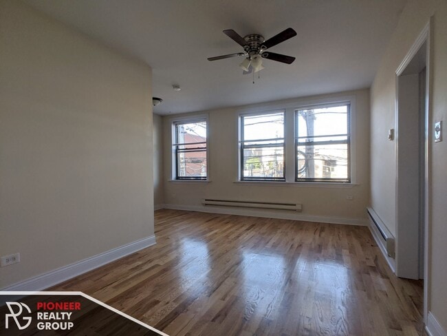 Building Photo - 812 W Diversey Pky Unit 818-H Rental