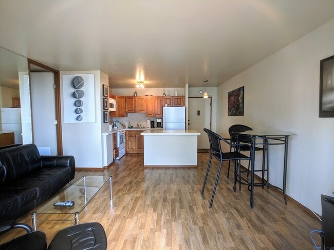 Photo - PAVILION AT WAIKIKI FULLY FURNISHED 1BD/1BA/1PK CENTRAL AC Unidad 1402