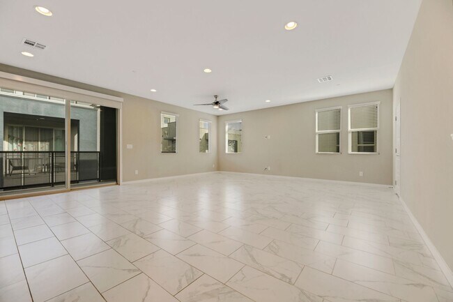 Photo - Gorgeous highly upgraded townhouse!