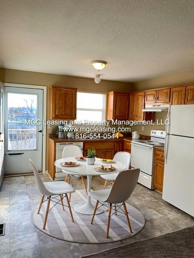 Photo - Spacious 2-story Duplex with 1-Car Garage in Lee's Summit!