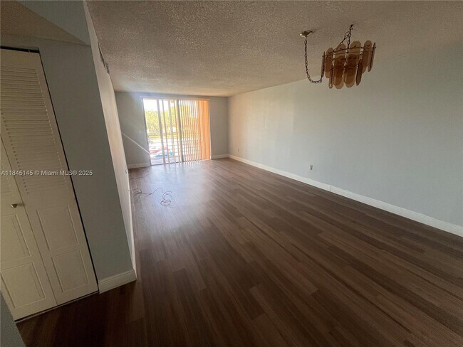 Building Photo - 1820 SW 81st Ave Unit 3304 Rental