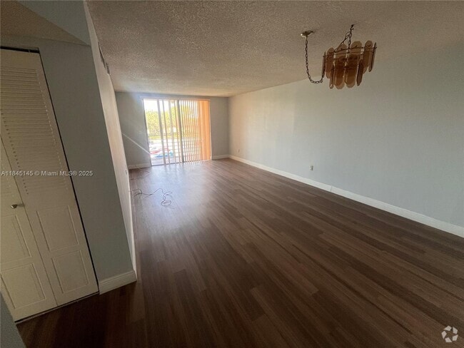 Building Photo - 1820 SW 81st Ave Unit 3304 Rental