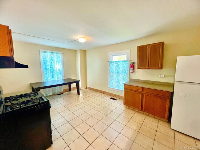 Photo - 30 Knapp Ave