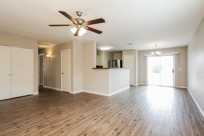 Photo - 2613 S 71st Dr