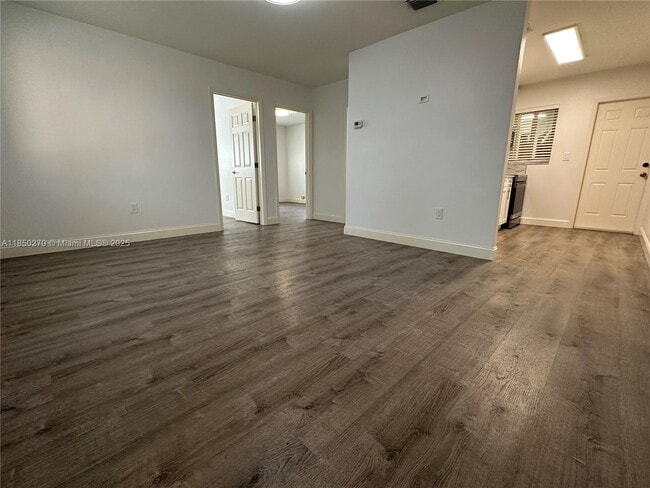 Building Photo - 3156 Mary St Rental