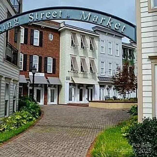 Building Photo - 2092 Ayrsley Town Blvd