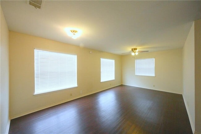 Photo - 1903 E 20th St Unit 204