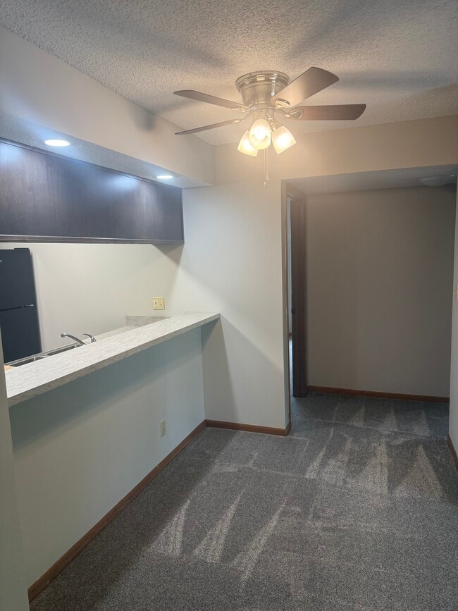 Kitchen Bar - Gate Park Apartments