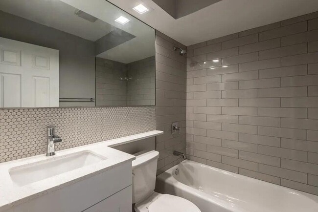 Photo - 6725 N Sheridan Rd Unit 0411