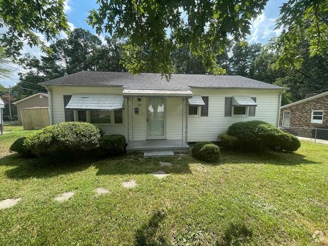 Building Photo - 3 bedroom 1 bathroom house available