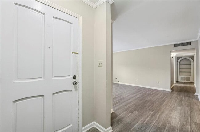 Photo - 103 La Rue Pl NW