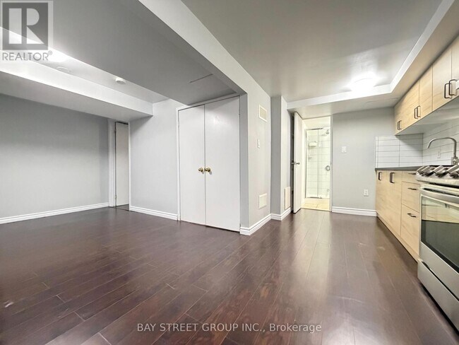 Photo - 759 Eaglemount Crescent