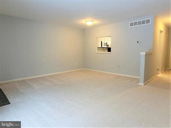 Photo - 31 Lamplighter Ln
