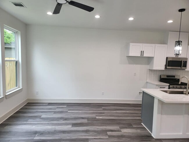 Photo - Welcome to your next home in the heart of Houston! Enjoy an open-concept layout with abundant nat...