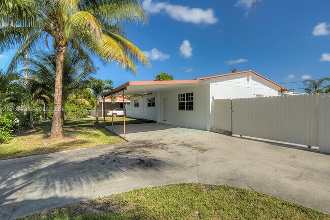 Photo - 160 NW 199th St