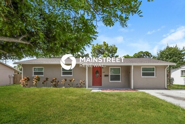 Building Photo - 3 Bedroom Pet-Friendly Home in Saint Petersburg, FL with Main Street Renewal