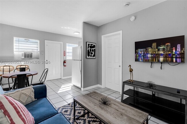 Photo - 105 SW 5th St Unit 3