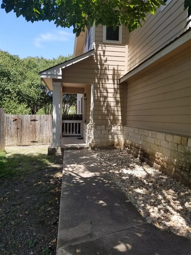 Photo - 2928 Thrushwood Dr