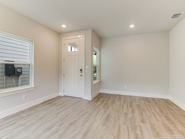 Photo - 16011 Babcock Rd