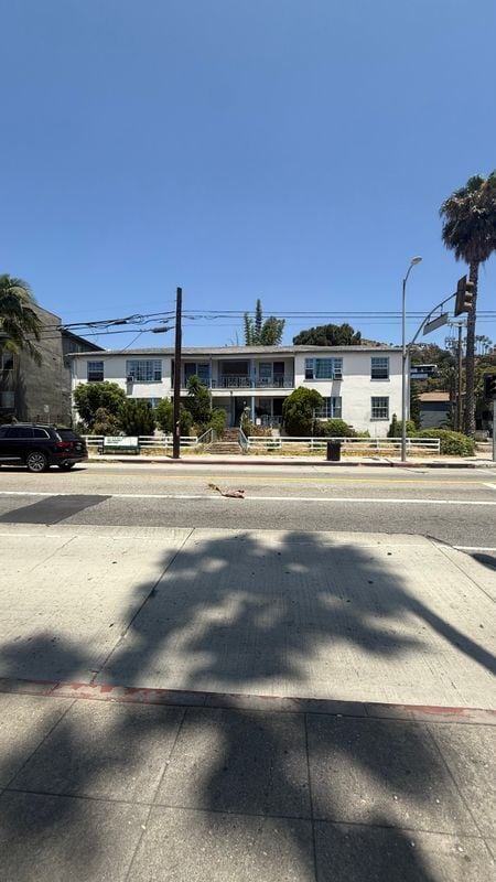 Building Photo - 1701 Nichols Canyon Rd Rental