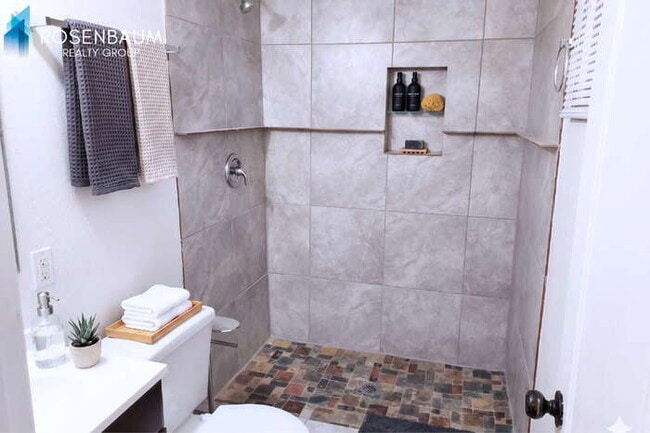Photo - 720 E Brenda Dr
