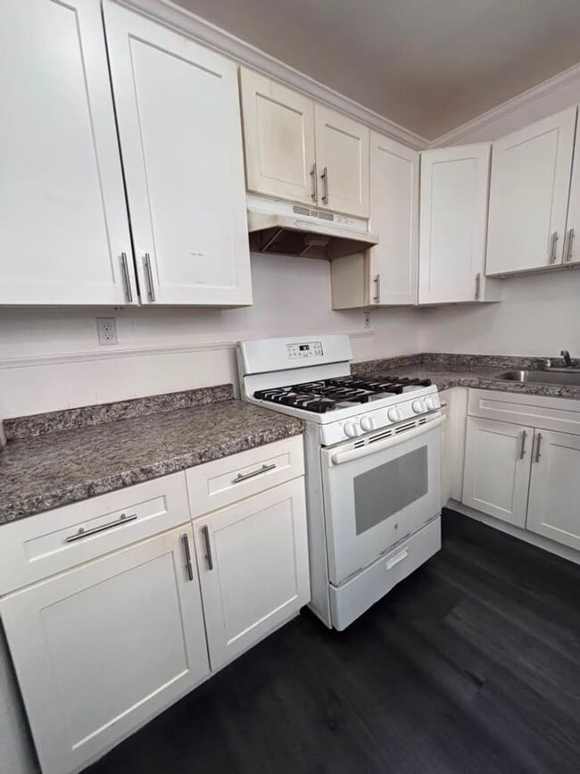 Photo - 739 Beatty St