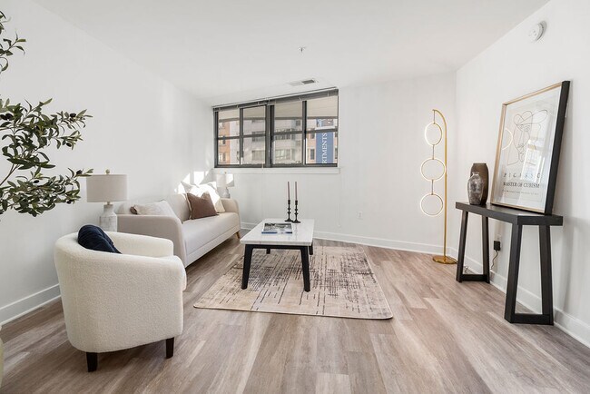 Photo - 460 New York Ave NW Unidad 405