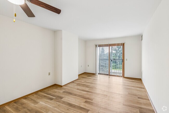1BR, 1BA - 750SF - Living Room