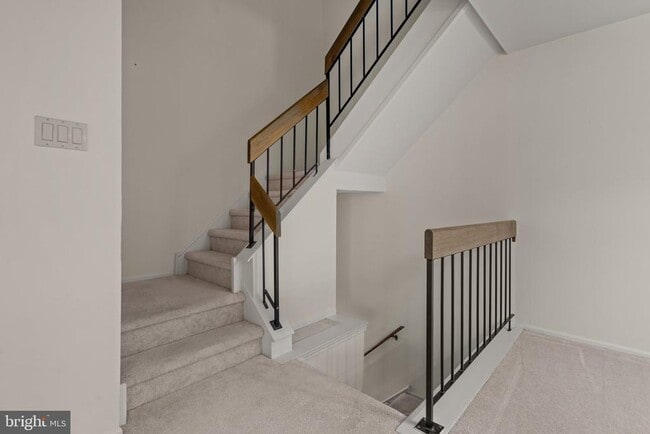 Building Photo - 616 Society Pl