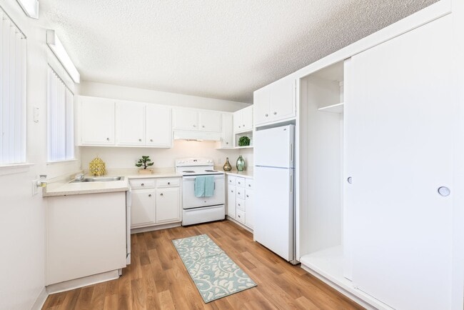 Photo - Garden Club Apartments