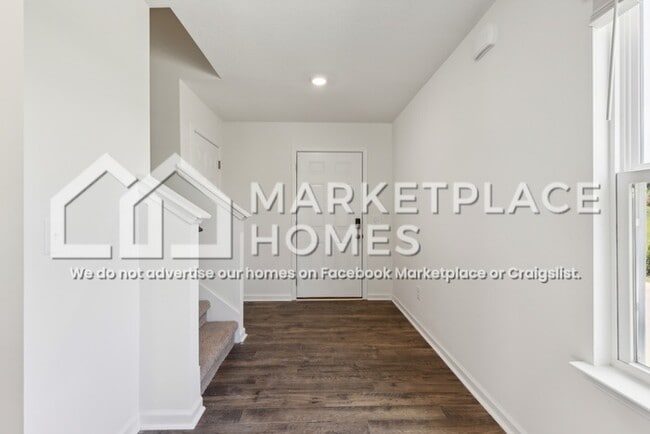 Photo - 702 Newtons Wy