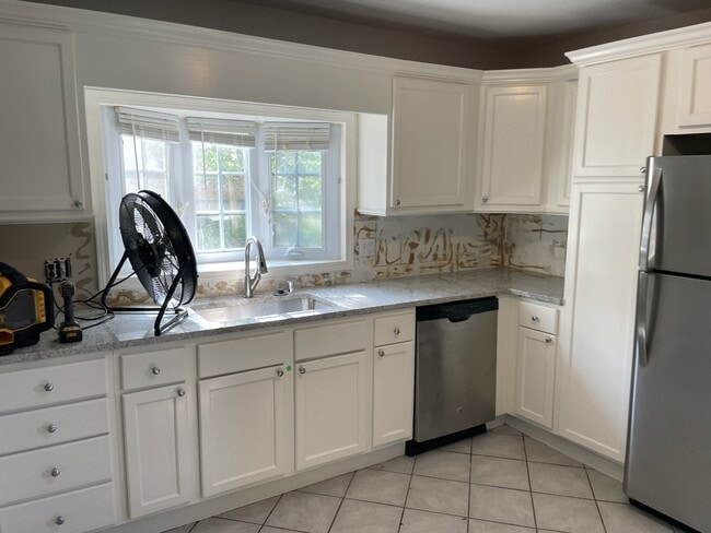 Photo - 513 E 2nd St