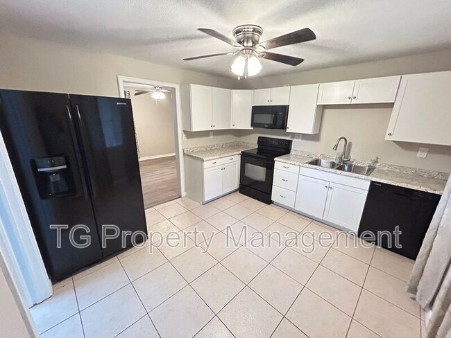 Building Photo - 3958 Hunter Cir