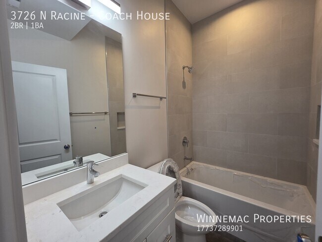 3726 N Racine Ave Unit Coach House