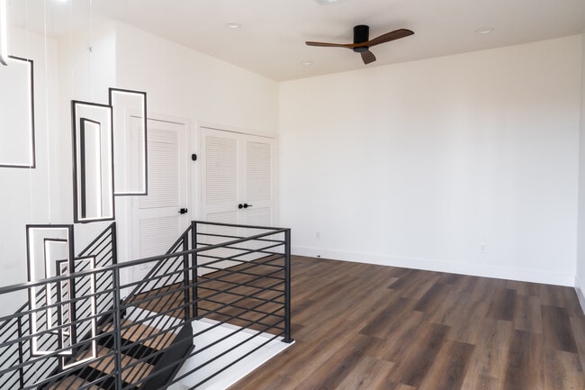 Photo - Larkin Place