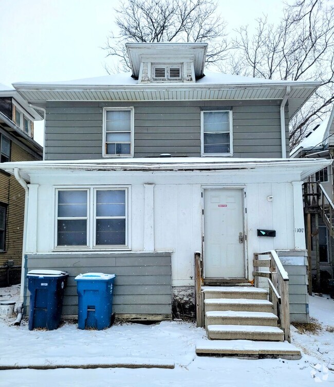 Building Photo - 1107 Mulberry St Rental