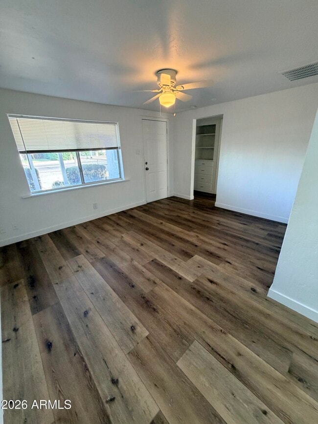 Photo - 2419 E Oak St