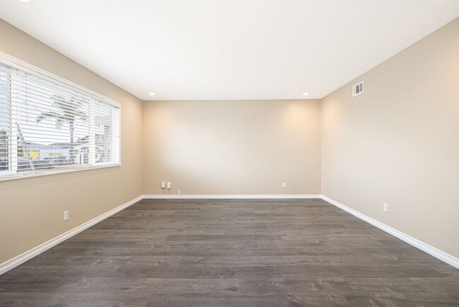 Photo - Single family home for rent 4bed/2bath! Mo...