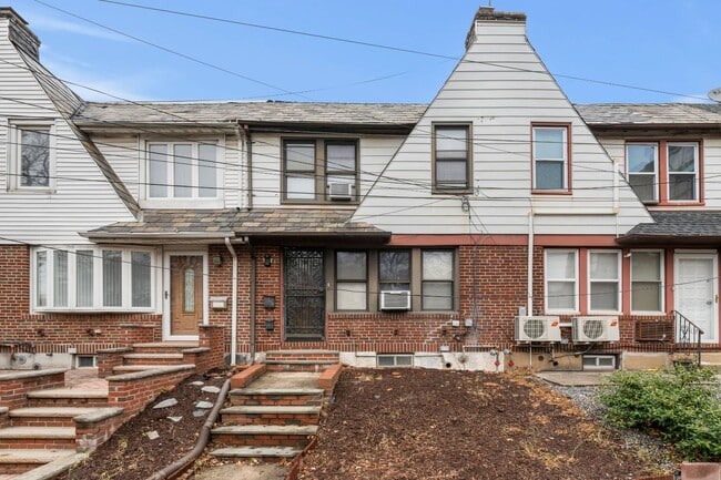 Building Photo - 67-135-135 Burns St