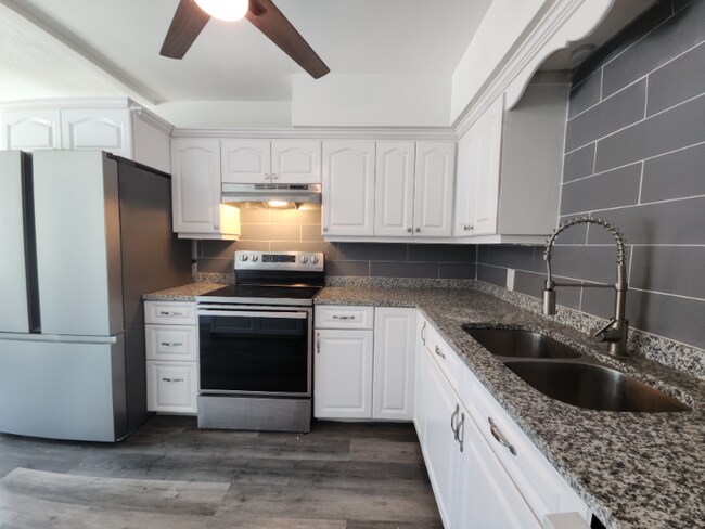 Photo - 3107 37th Ave W