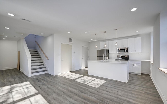 Photo - 211 E Union St