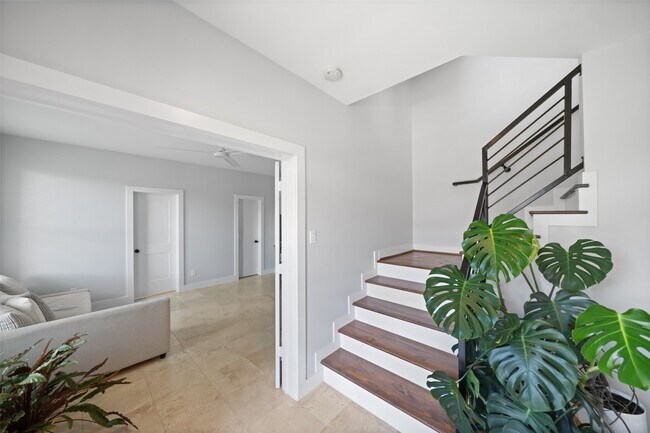 Photo - 1318 Reinerman St