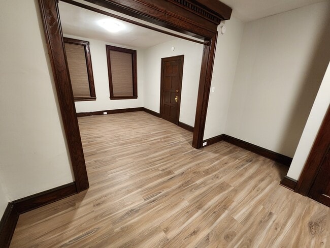 Building Photo - 723 N Lime St Unit #1