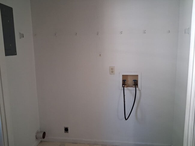Photo - 1006 N Elm St