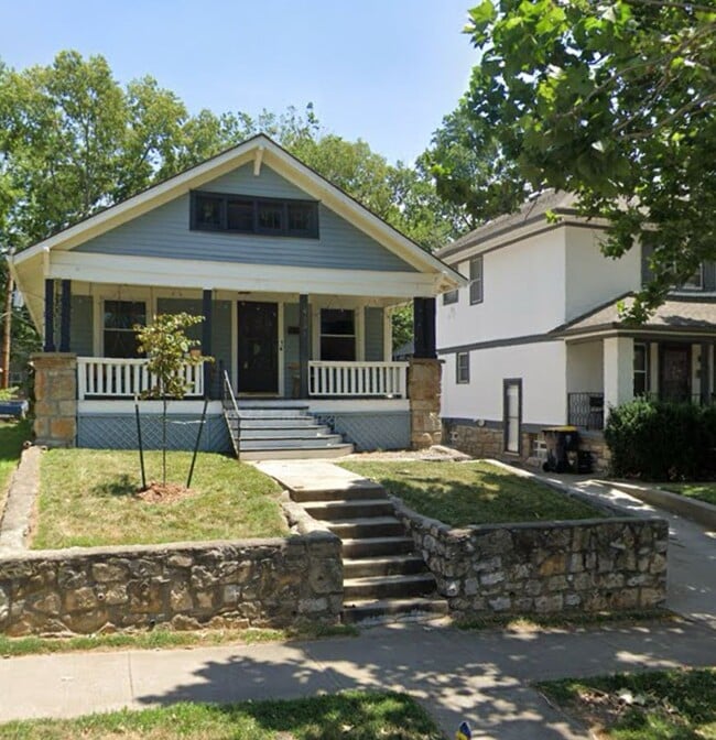 {4331} Updated West Plaza Bungalow + Moder... - {4331} Updated West Plaza Bungalow + Moder... House